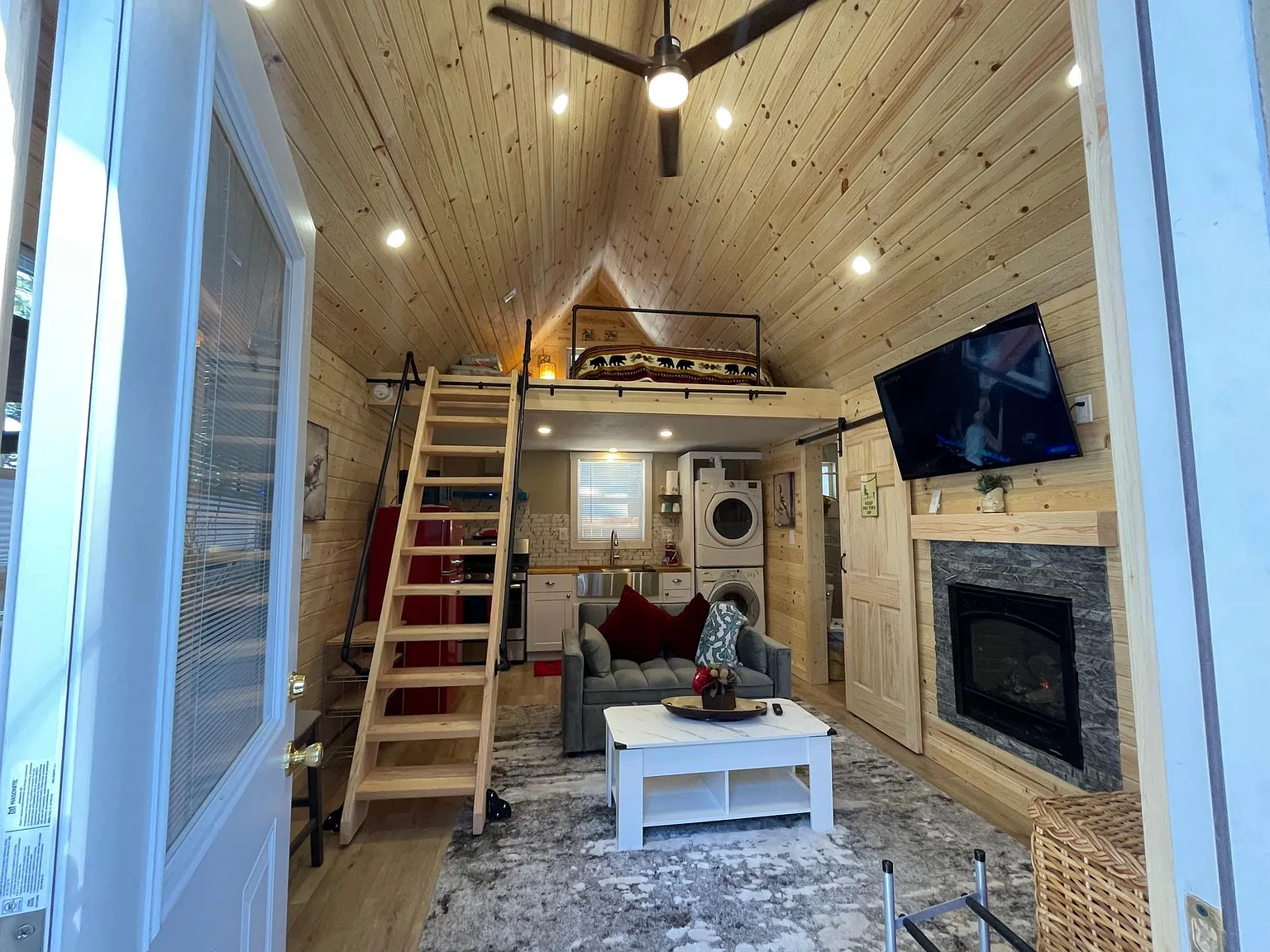1 bed, 500 sqft, $2,300 — Photo 1