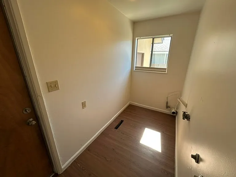 2704 W Whitendale Ave — Photo 13