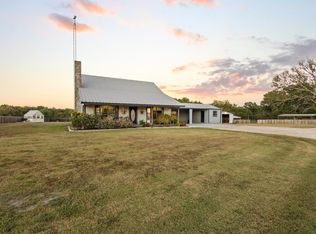 2709 County Road 16500, Deport, TX 75435