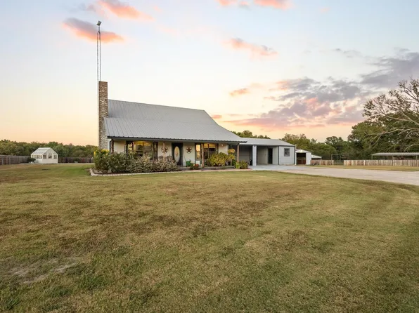 2709 County Road 16500, Deport, TX 75435