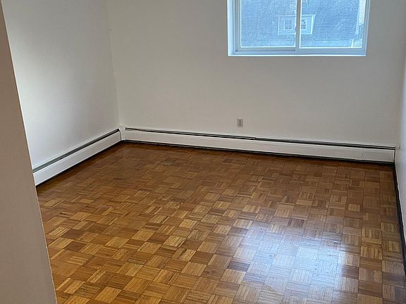 4th image of 100 Morris St #10