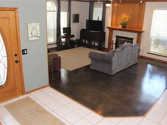 2nd image of 873 Oaklawn Dr