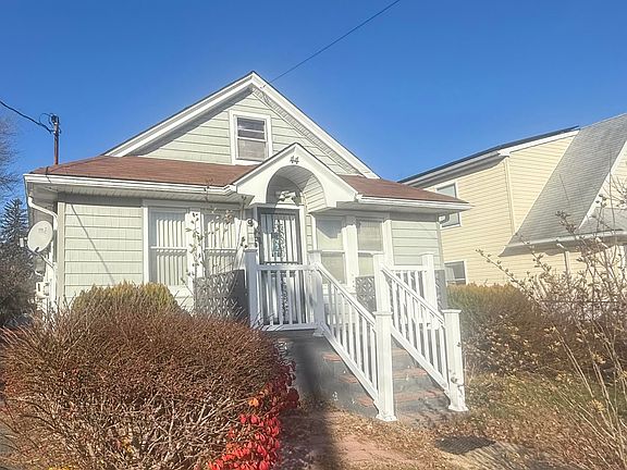 4th image of 44 Drummond Avenue