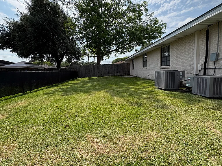 204 James Ct — Photo 32