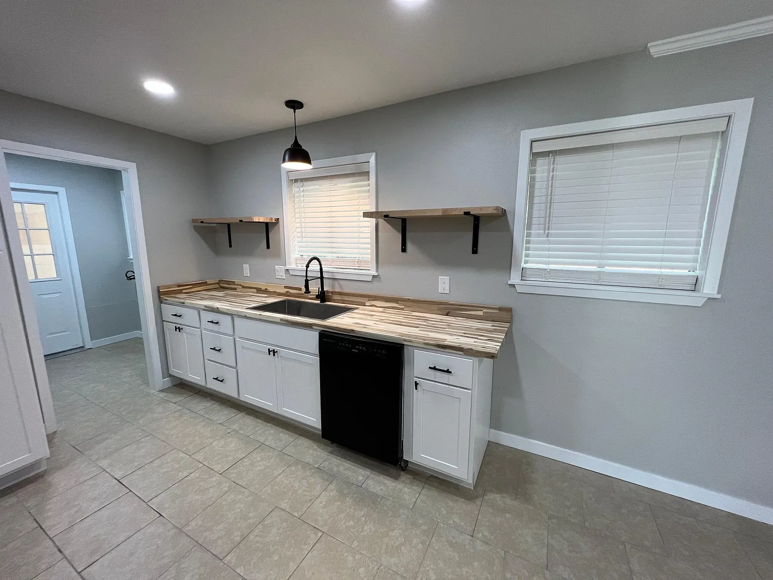 4 bed, 1712 sqft, $2,000 — Photo 4