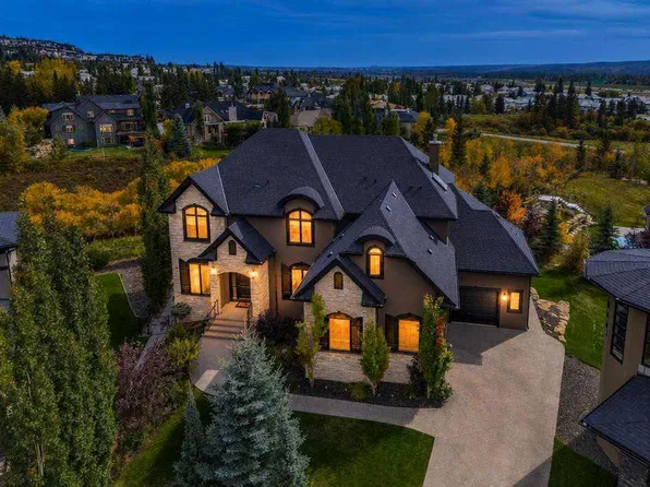 144 N Fortress Bay SW, Calgary, AB T3H 0T3