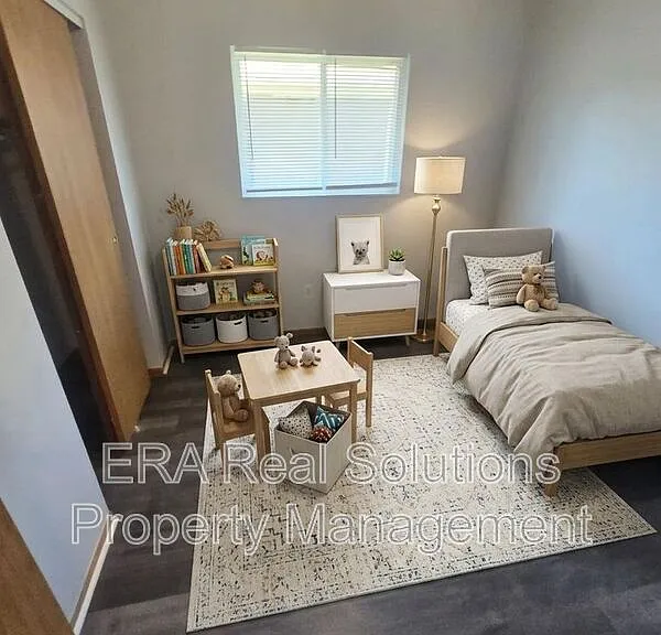 2460 Hiawatha St — Photo 3