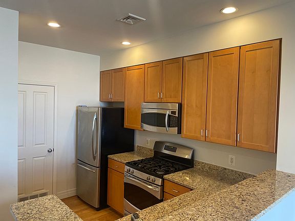 3rd image of 414 Water St Floor 31