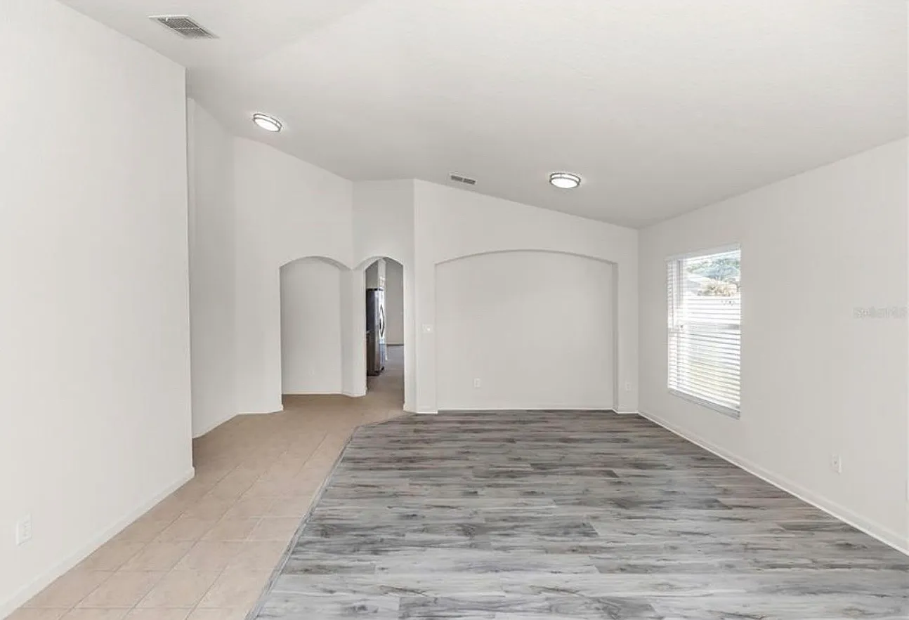 4 bed, 2063 sqft, $2,800 — Photo 3