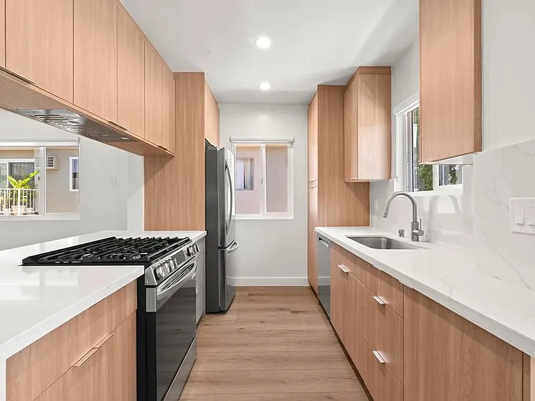 739 N Sweetzer Ave #6 — Photo 10