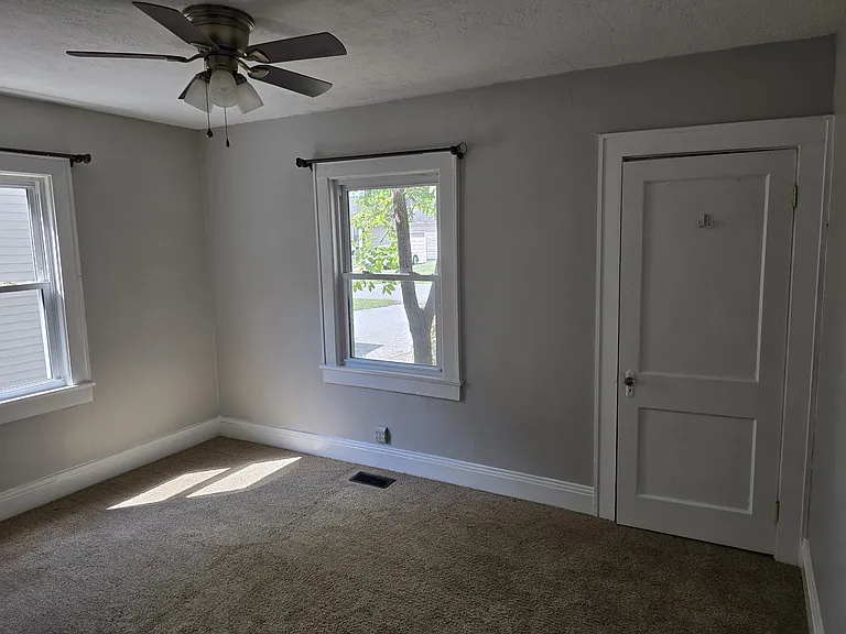 2616 Avondale Ave — Photo 9