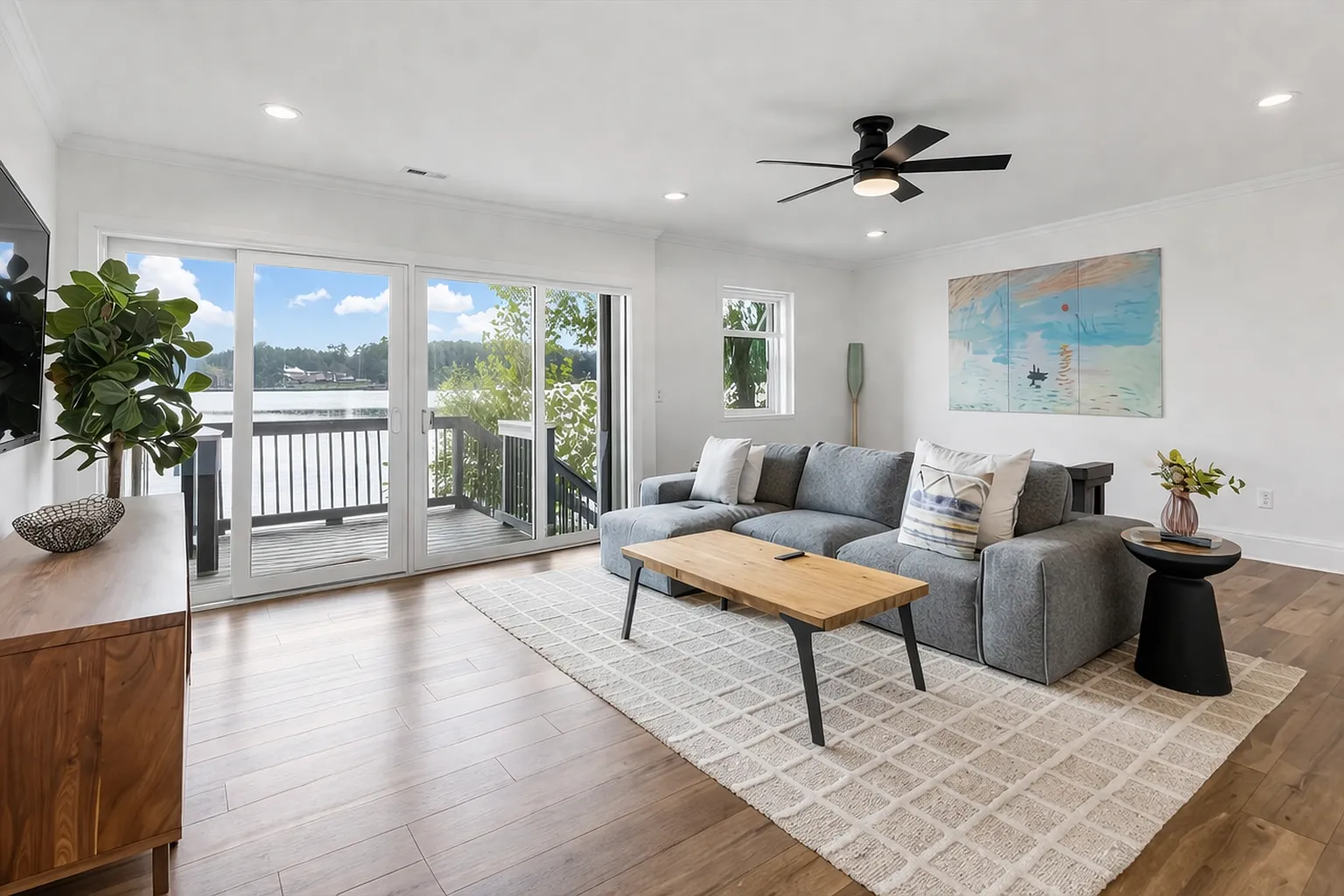 3 bed, 2256 sqft, $8,500 — Photo 2