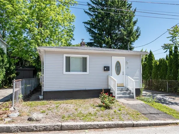 33 Ridge St, Cranston, RI 02920