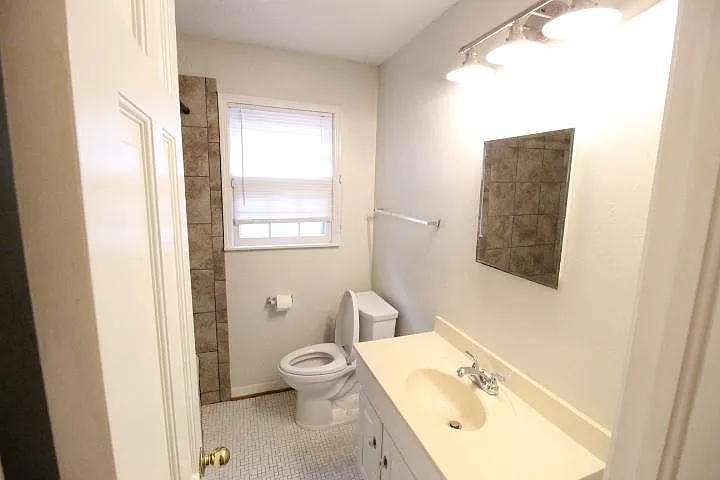 2436 Huntleigh Dr — Photo 6