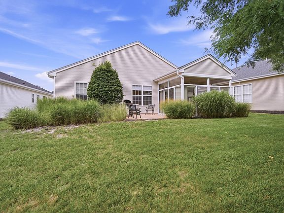 3rd image of 552 Falmouth Ct