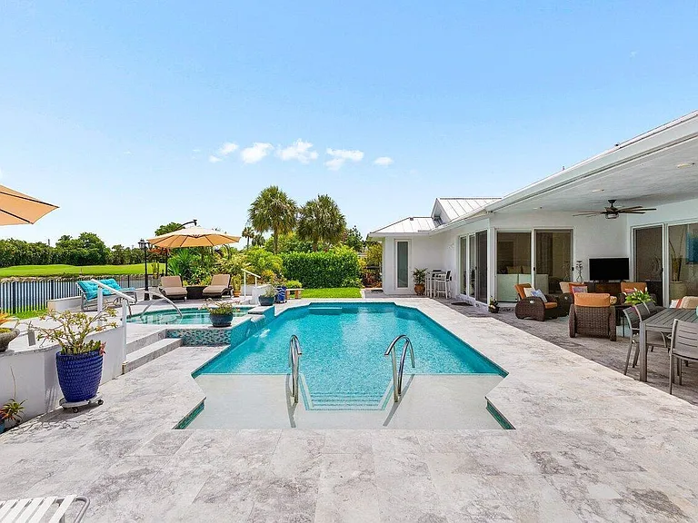 11164 Boca Woods Ln — Photo 32