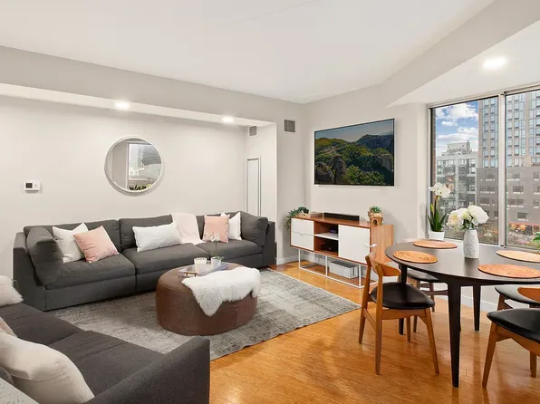 212 South Oxford Street image 1 of 7