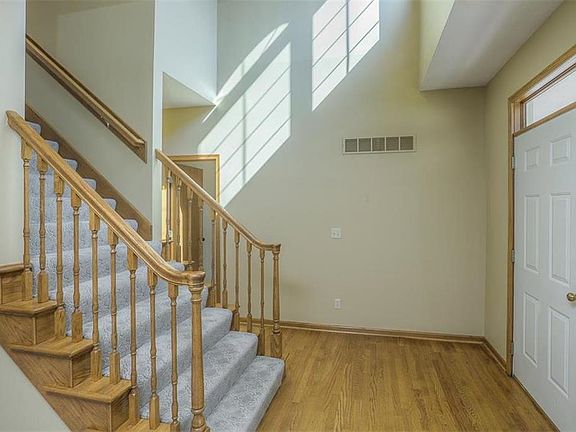5th image of 1012 Hilltop Dr