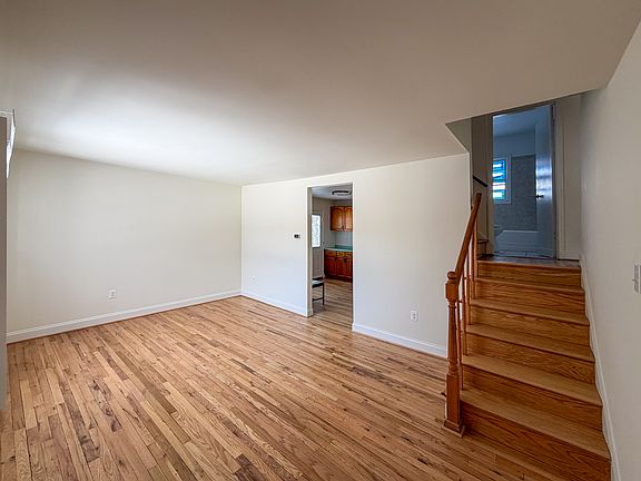 3rd image of 1029 Sharon Dr