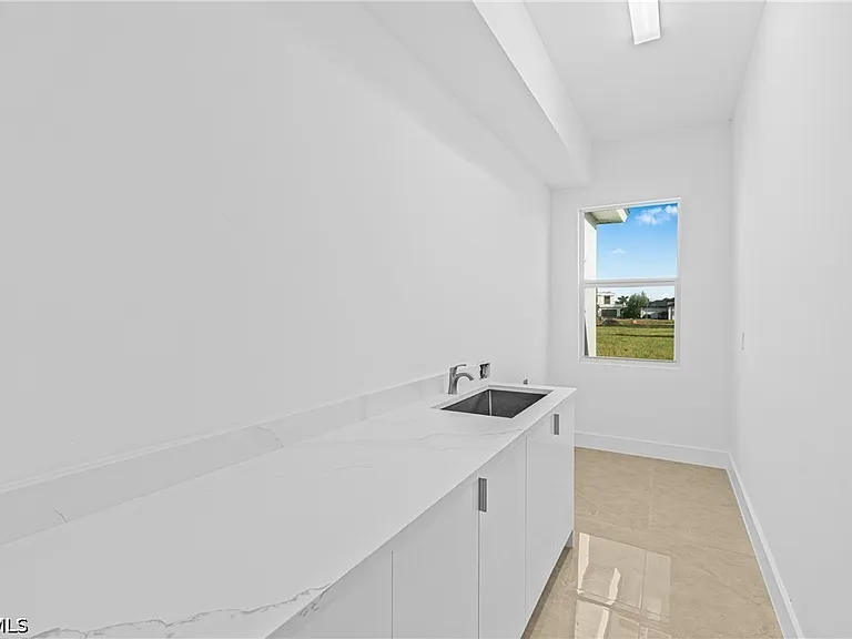 821 NW 37th Pl — Photo 32