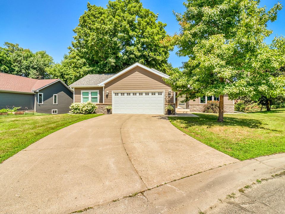 1st image of 1047 Highwood Cir