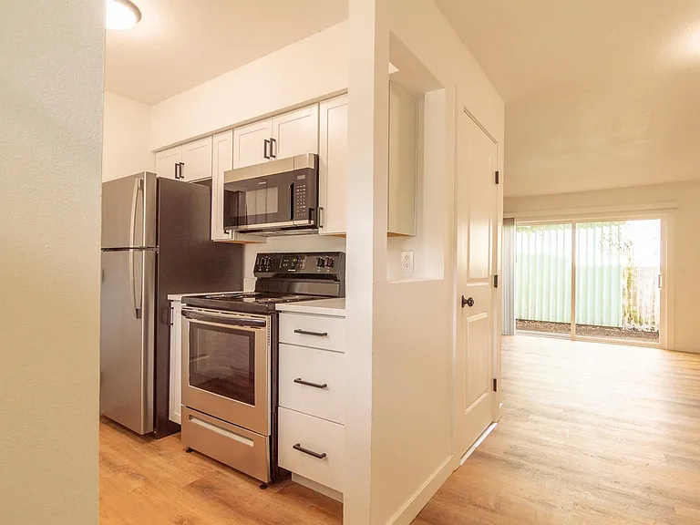 510 SE 46th Ave — Photo 3