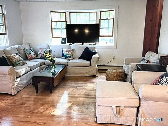 4th image of 33 Maple St