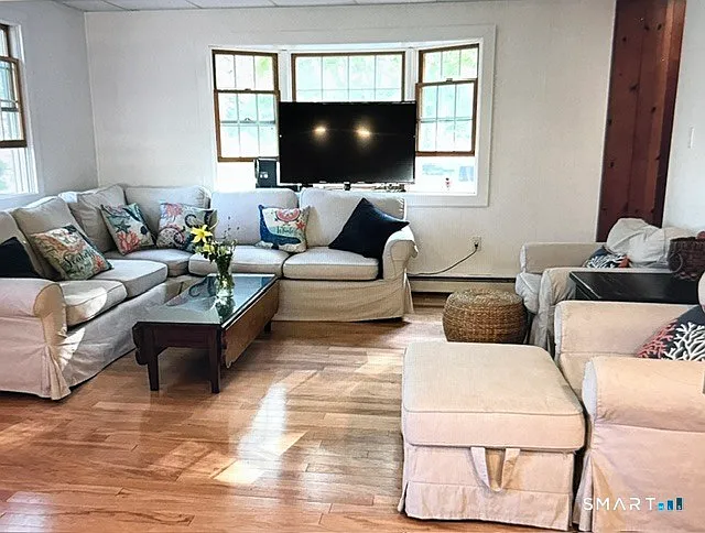 33 Maple St — Photo 4