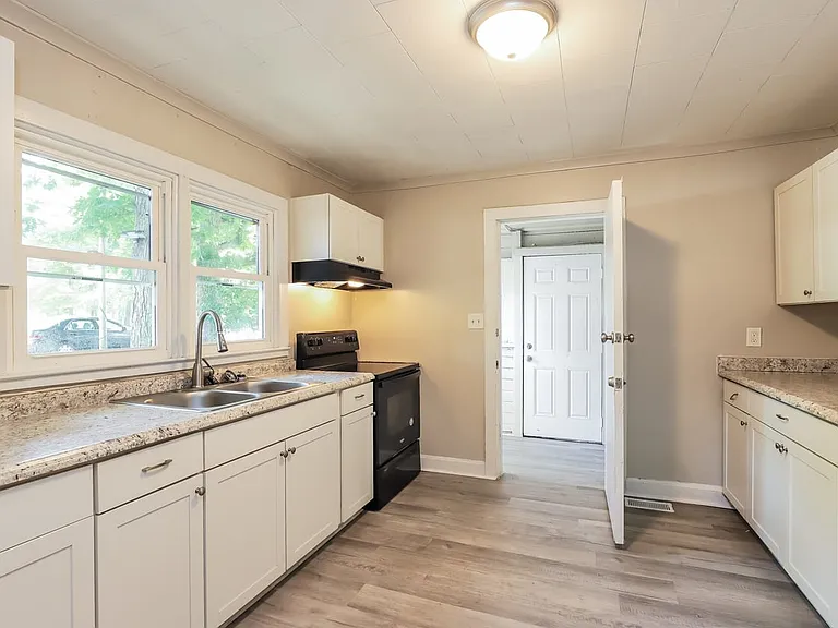 505 Henry Pl — Photo 5