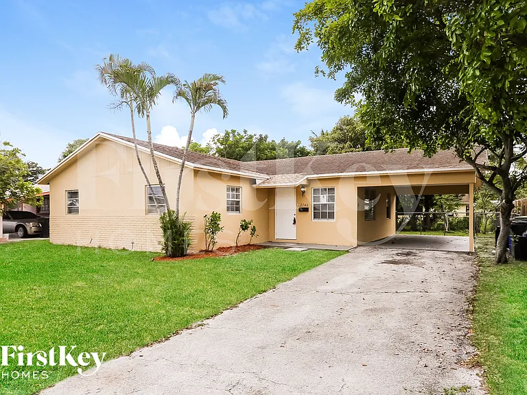 2740 SW 7th St — Photo 1