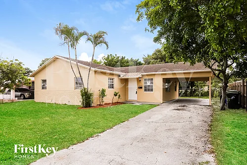 2740 SW 7th St Photo 1