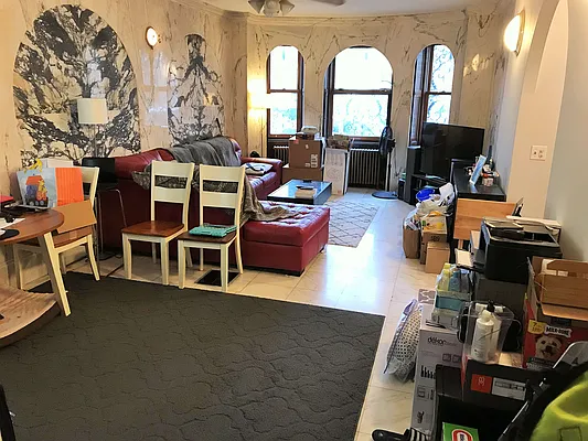 Rented by Joe Gotham LTD | media 27