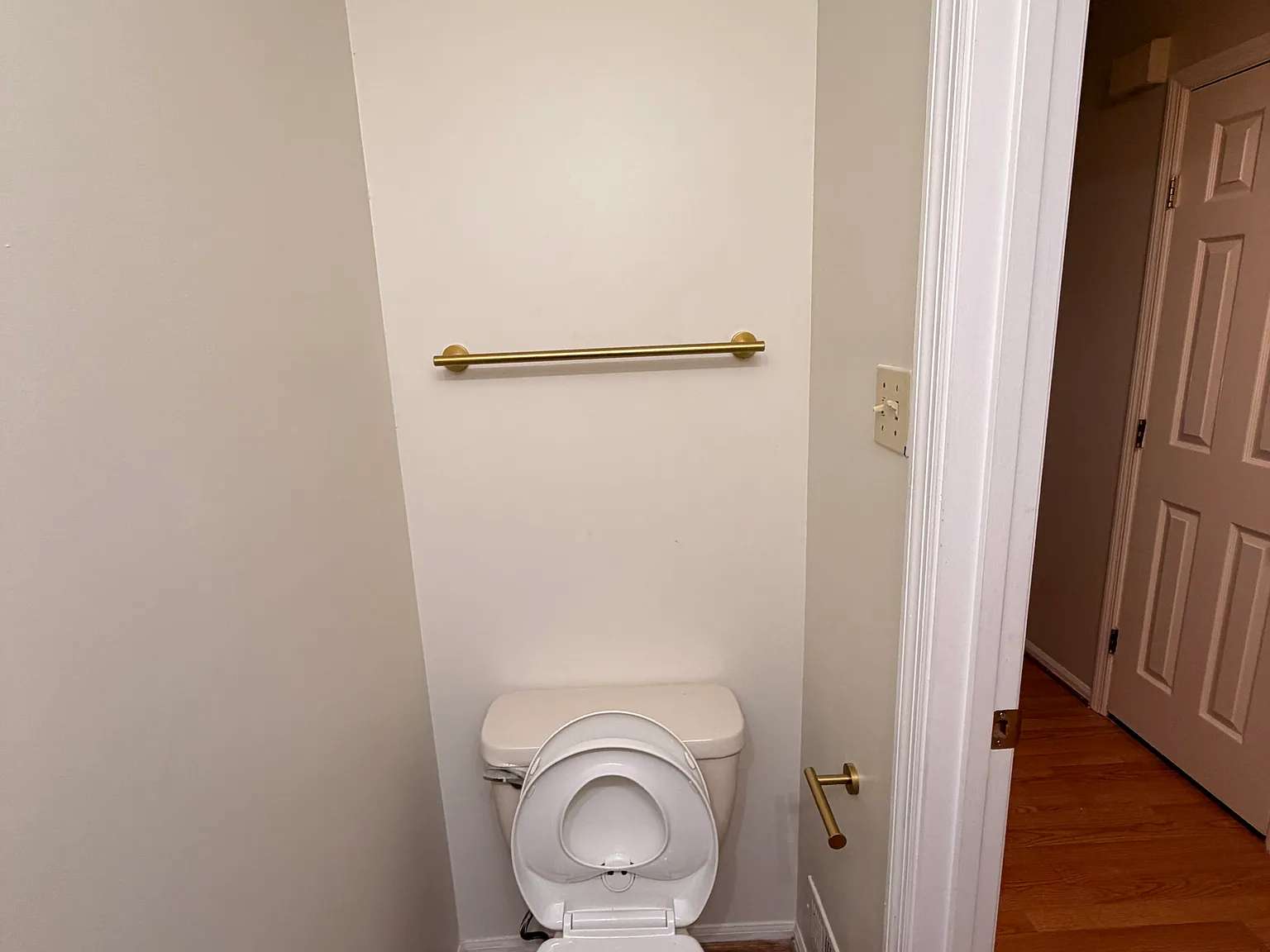 4 bed, 2.5 bath, 2040 sqft, $3,090 — Photo 4