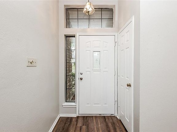 5th image of 2253 Meadowstone Dr