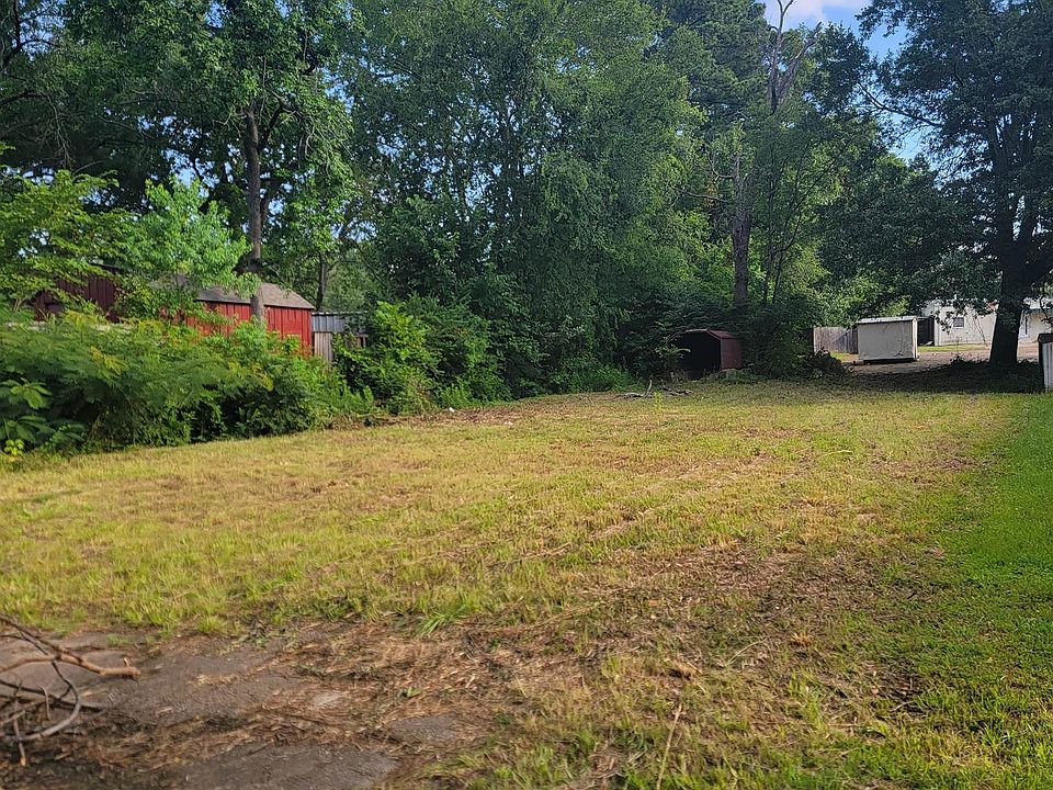 2nd image of 105 W Shofner Dr