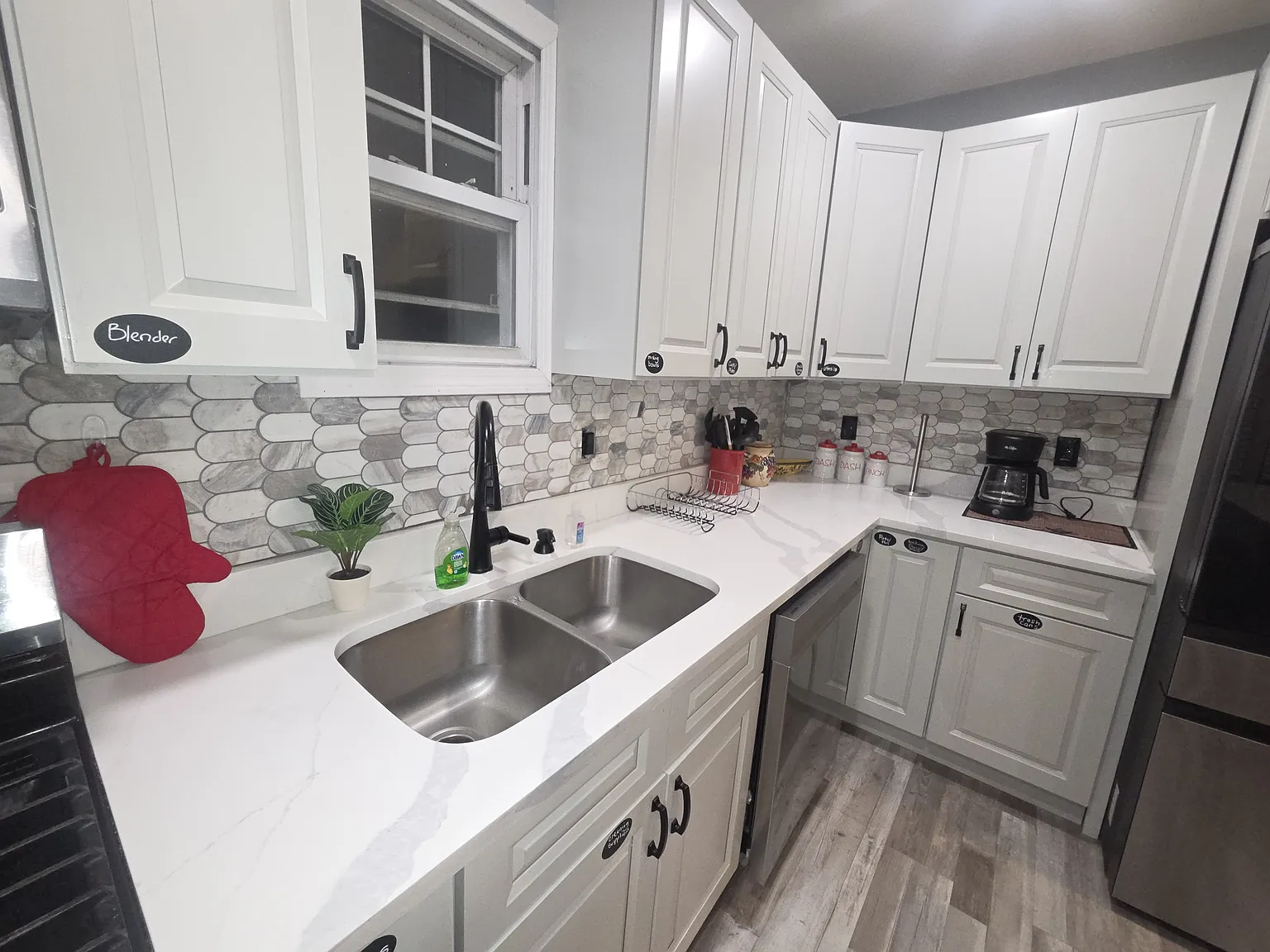 4 bed, 3000 sqft, $1,300 — Photo 2