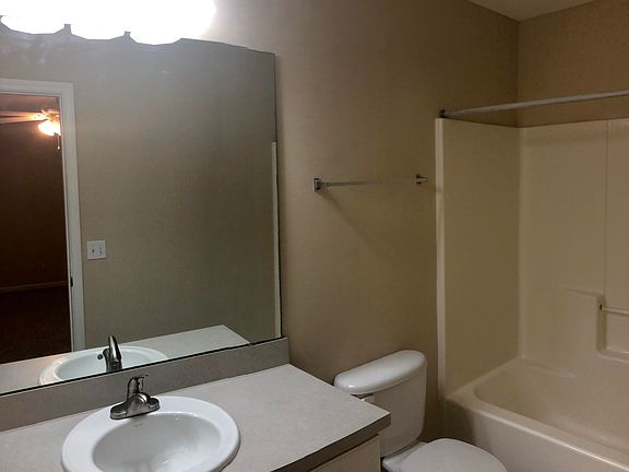 5th image of 1011 S Bank Way