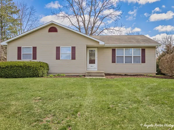 3814 Eastway Dr, Island Lake, IL 60042