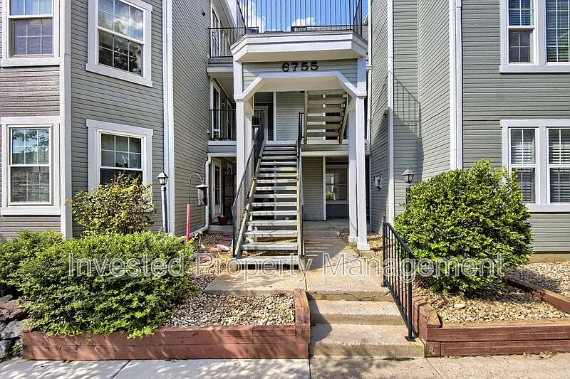 2 bed, 2.0 bath, 1000 sqft, $2,025 — Photo 1