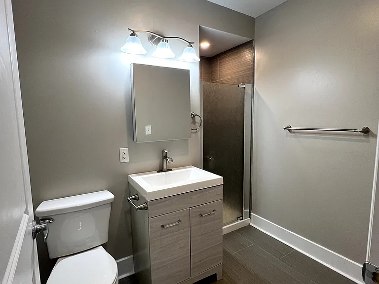 211 S 42nd St #H — Photo 16