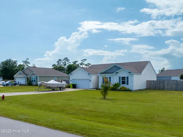 402 Saxby Way, Holly Ridge, NC 28445
