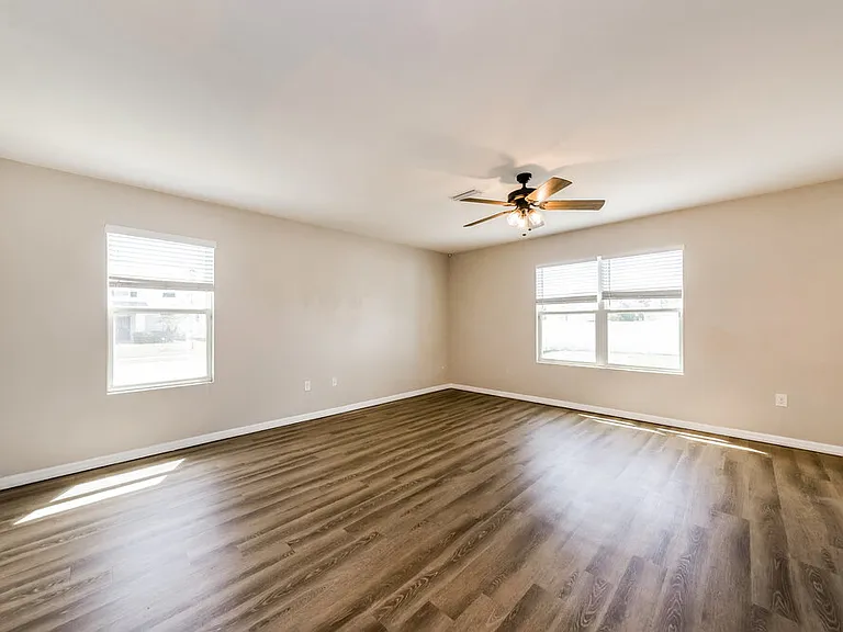 204 Lone Dove Ln — Photo 6