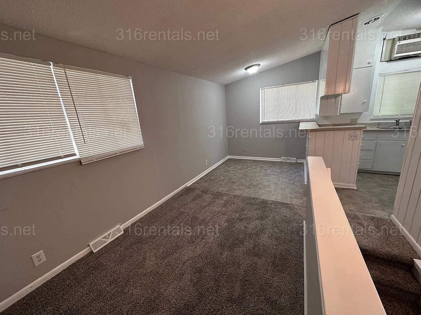 830 N Pershing Ave — Photo 2