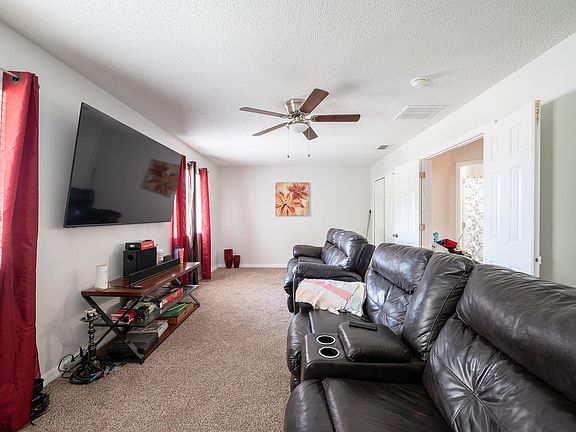 4th image of 333 Covent Gardens Pl