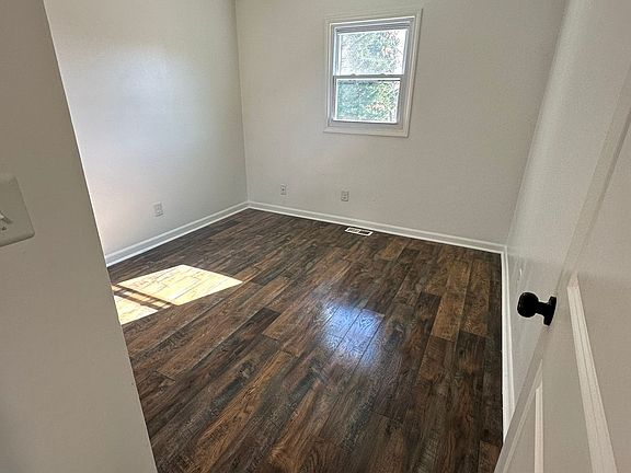 4th image of 319 Devonwood Ct
