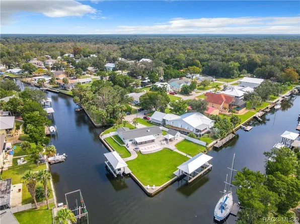 1950 NW 16th St, Crystal River, FL 34428