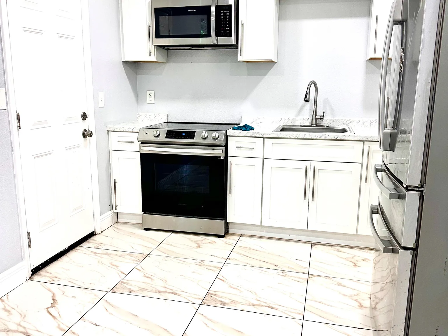 4 bed, 1.0 bath, 1320 sqft, $841 — Photo 4