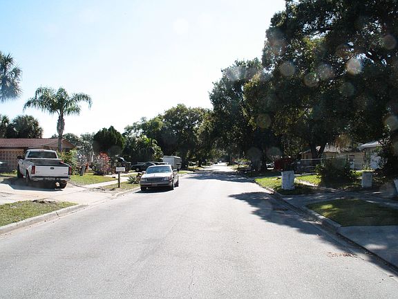 4th image of 3020 Palmadelia Ave