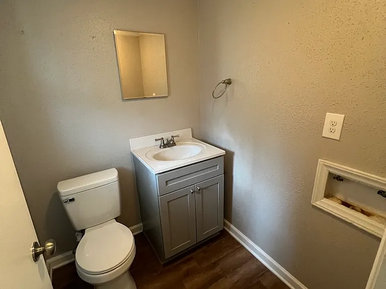 425 Homestead St #D — Photo 2