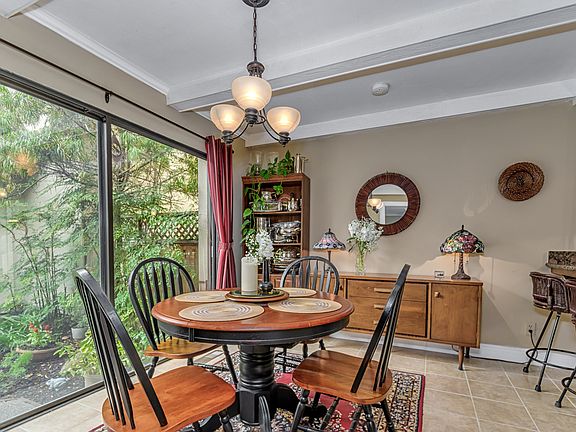 4th image of 8 Doral Dr